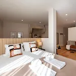 アパートホテル Ando Living - Flores 200 House 4*