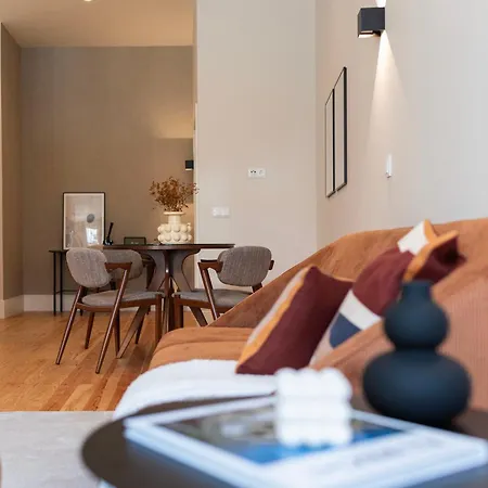 Ando Living - Flores 200 House Oporto