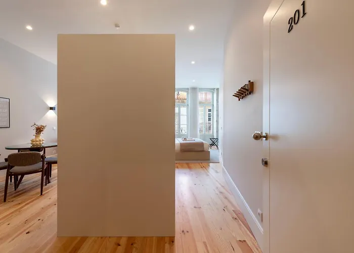 Ando Living - Flores 200 House 포르투