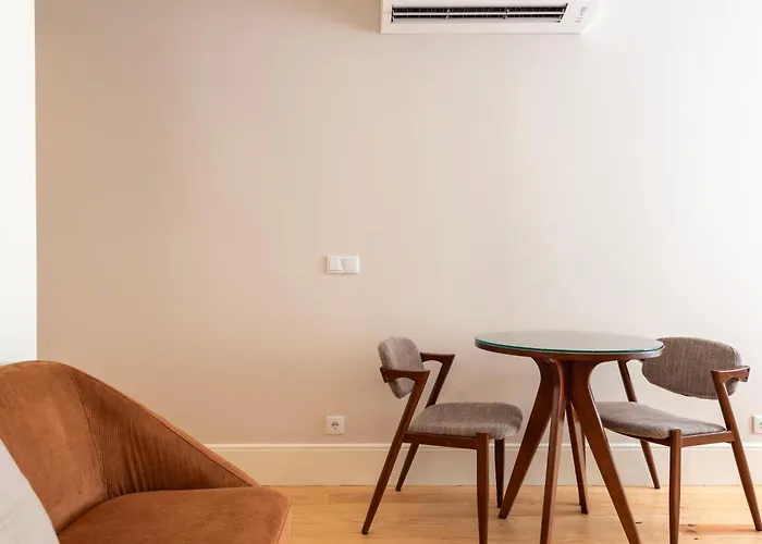 Aparthotel Ando Living - Flores 200 House Oporto