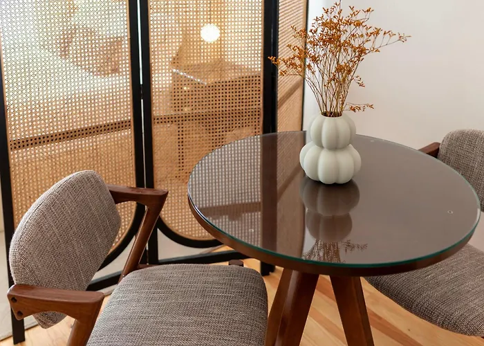 Ando Living - Flores 200 House Oporto