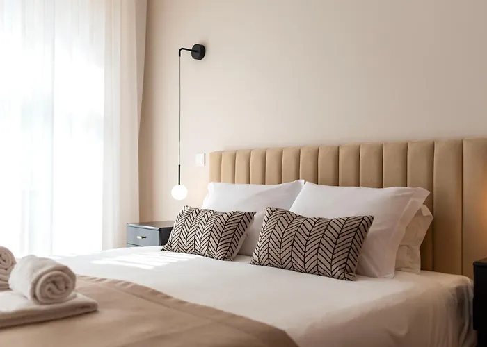 Ando Living - Flores 200 House Oporto