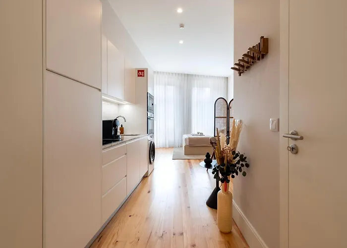 Ando Living - Flores 200 House Oporto