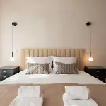 Ando Living - Flores 200 House 아파트호텔 4*